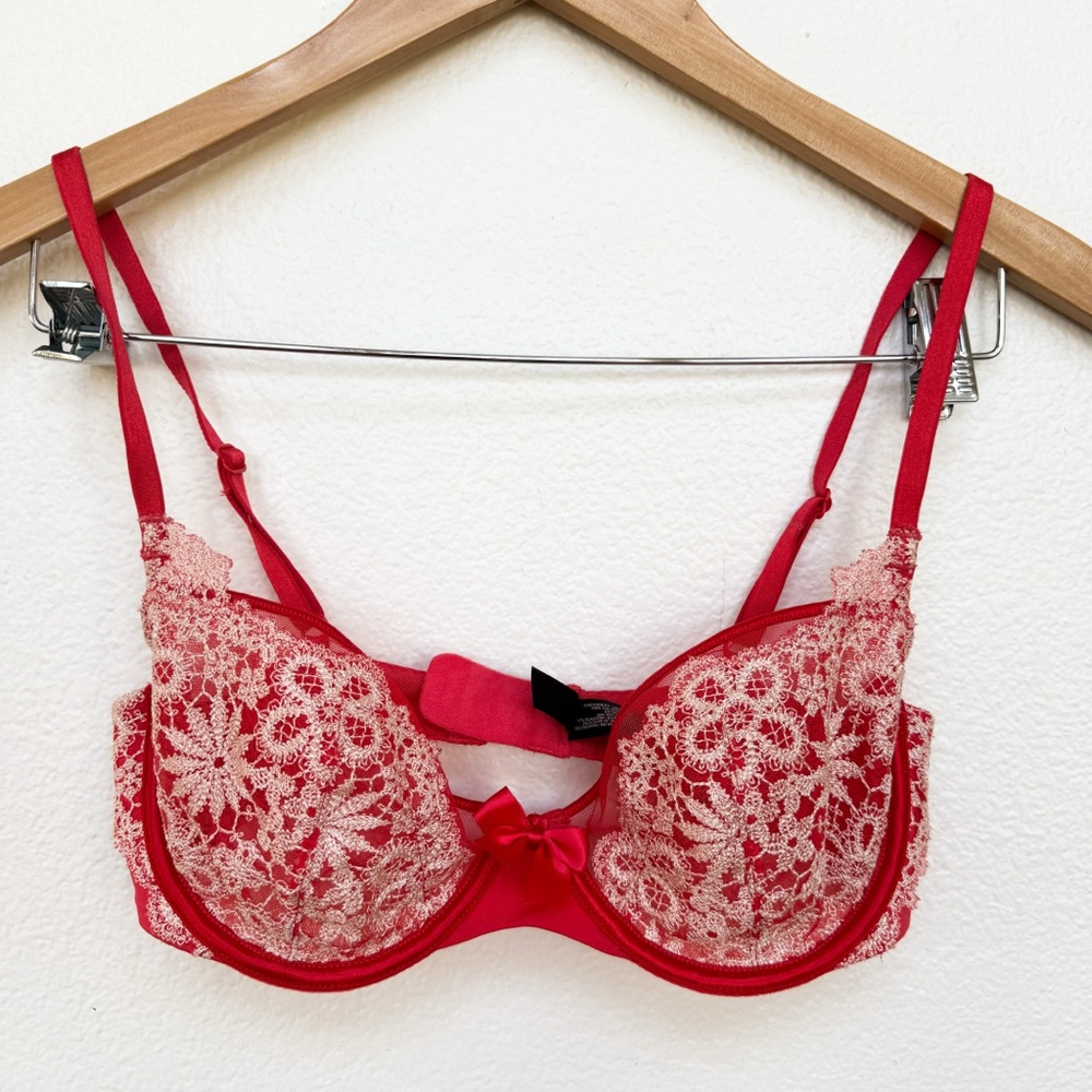 Victoria’s Secret Underwire Unlined Demi Bra Size 32D